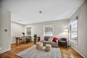 Cozy 2B1B 7 min to LAX- next to LMU, SoFi, and Beach