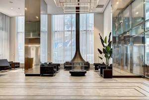 High Rise Skyline DowntownCondo Pool &Free Parking