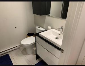 High Rise Skyline DowntownCondo Pool &Free Parking