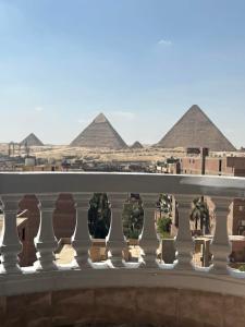 Apartment with panoramic view of the Pyramids, suitable for families