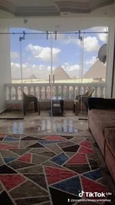 Apartment with panoramic view of the Pyramids, suitable for families