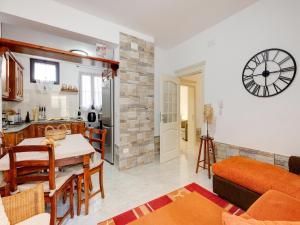 Air-conditioned apartment 2 steps from the sea img11