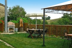 Montefortino Apartment with Shared Pool