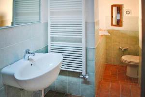 Montefortino Apartment with Shared Pool