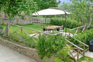 Montefortino Apartment with Shared Pool
