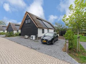 Stunning Glass Cottage in the Countryside 706