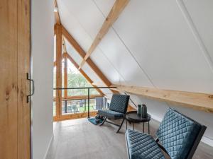 Stunning Glass Cottage in the Countryside 706