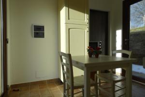 Apartment in Montefortino with communal pool