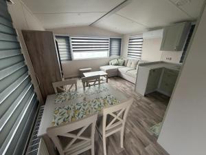 Mobile home with garden and terrace 4 2