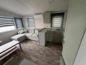 Mobile home with garden and terrace 4 2
