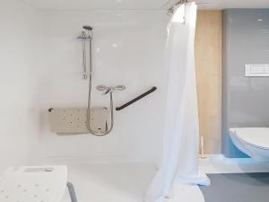 Lake View Cottage with Terrace for 6