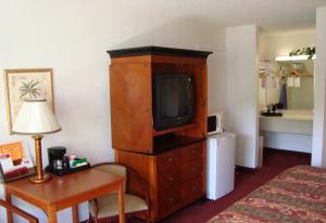 King Room - Non-Smoking room in Ramada by Wyndham Fort Lauderdale Airport/Cruise Port