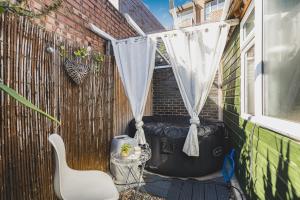 Relax 2BDR with Sauna, Hot Tub and Cinema