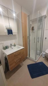Neue, sanierte, zentrale, helle TOP Wohnung