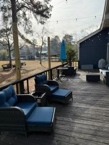 Waterfront Rez Retreat - Spacious Group Getaway