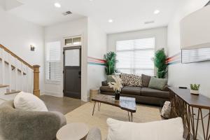 Modern 3BR with Rooftop - 10 Min to Broadway