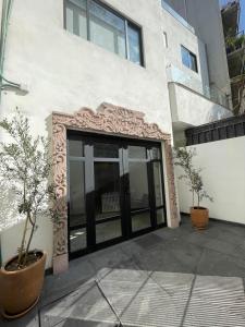 MaiaHome Conchita Chic Condesa Studio King Bed