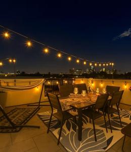 Luxury Game House w Rooftop, Downtown View, Arcade