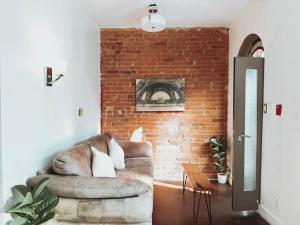 Downtown King Mstr Brdm w TV-Desk-Balcony-Near TTC