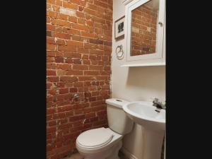 Downtown King Mstr Brdm w TV-Desk-Balcony-Near TTC