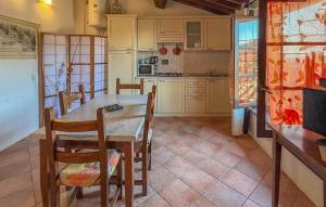 Gorgeous Apartment In Montecastelli Pisano