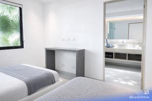 3B Deluxe wPrivate Pool near Golf Course