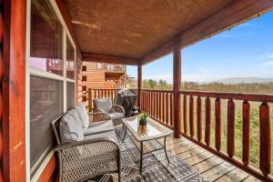 Sleeps 14! Pool, Mini Golf, Theater & Hot Tub