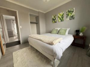 Appartement F4 meublé 75m2 trois chambres avec balcon