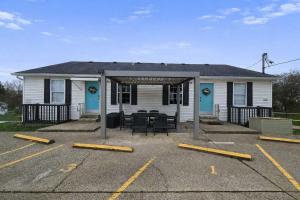 Arkstone Retreat 2 - Chic 2 Bedroom