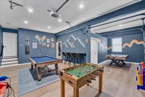 Pocono Oasis - Private Cinema, Sauna and Hot Tub