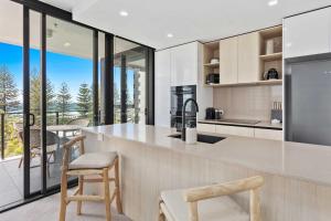 SANDBAR BURLEIGH HEADS with OCEAN VIEWS