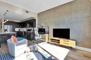 Mission Bay 1 BR w Work Setup by Anyplace - 11668