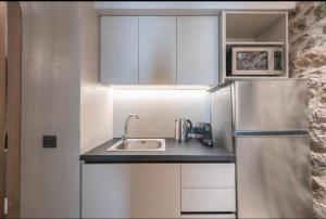 Apollonos 28 Luxury Suites