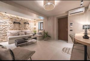 Apollonos 28 Luxury Suites