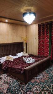 Shangrilla houseboat