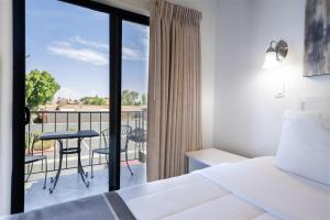 207 Fully Furnished 1BR Suite-Prime Location