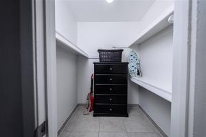 108 Fully Furnished 1BR Suite-Prime Location