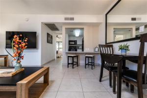 103 Fully Furnished 1BR Suite-Prime Location