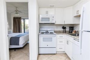 204 Fully Furnished 1BR Suite-Prime Location