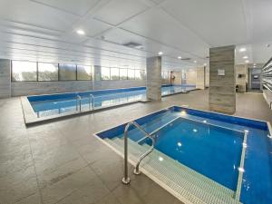 Ryde Warm 2BR Stay with Pool near Train Station