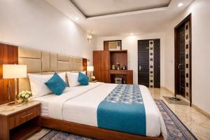 Hotel The Grand Villa by Signature Stayz Near International Airport