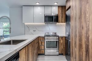 High End Living in Spacious Downtown Apartment