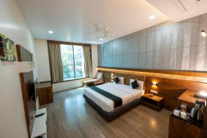 THE GRAND ASTORIA SOMANTH by Shivalaya Darshanam