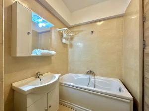 Acqua Santa Summerland Apartments