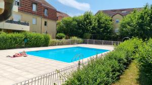 Cozy Apartment Pool View of Cité des Vins