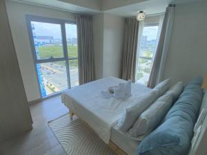Luxurious Style 1 2 3 Bedrooms Apartment cross to Okada and near City of Dreams, Solaire, MOA, and Airport
