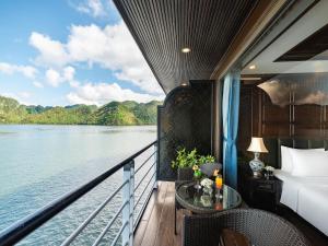 La Casta Regal Premium Lan Ha Bay Cruise, Private Luxury Balcony and Bathtub Suites Experience