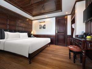 La Casta Regal Premium Lan Ha Bay Cruise, Private Luxury Balcony and Bathtub Suites Experience