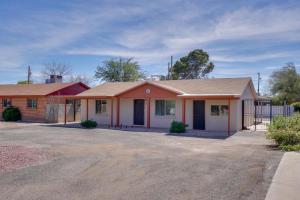 3 Mi to University of Arizona Campus! Group Escape