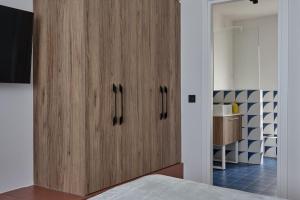 Modern 2BD Apartment Steps Away from Acropolis by Lumen Living